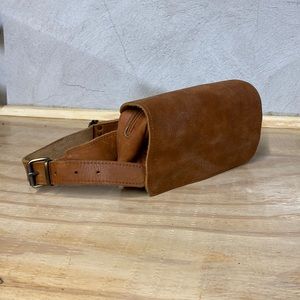 Leather brown. Brass fittings. Cross body. Belt bag.